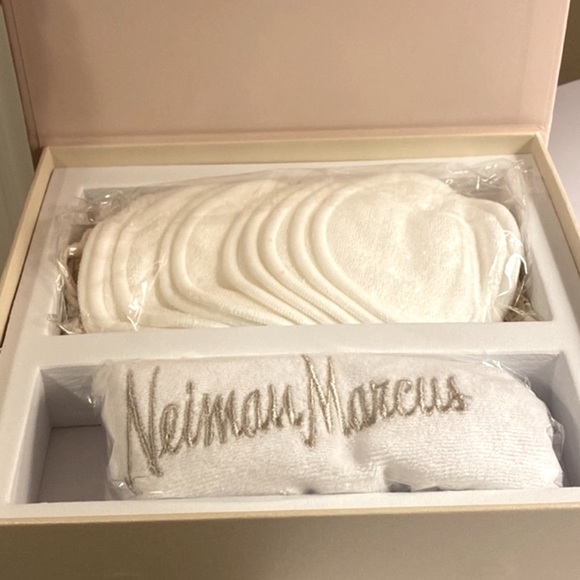 Neiman Marcus Face Cleansing Rounds & Headband Boxed Set 🧖🏽‍♀️ NEW - Picture 3 of 5